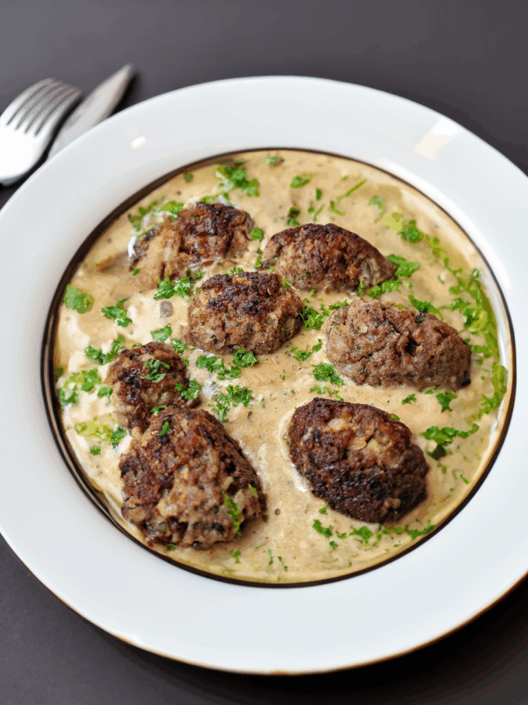 Hackbällchen in Champignon – Rahmsoße - Schnelle Rezepte Hackbällchen in Champignon – Rahmsoße - Schnelle Rezepte