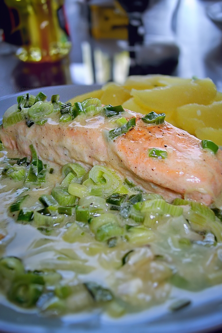 Lachs in FrühlingszwiebelSahneSauce Schnelle Gerichte für jeden Tag