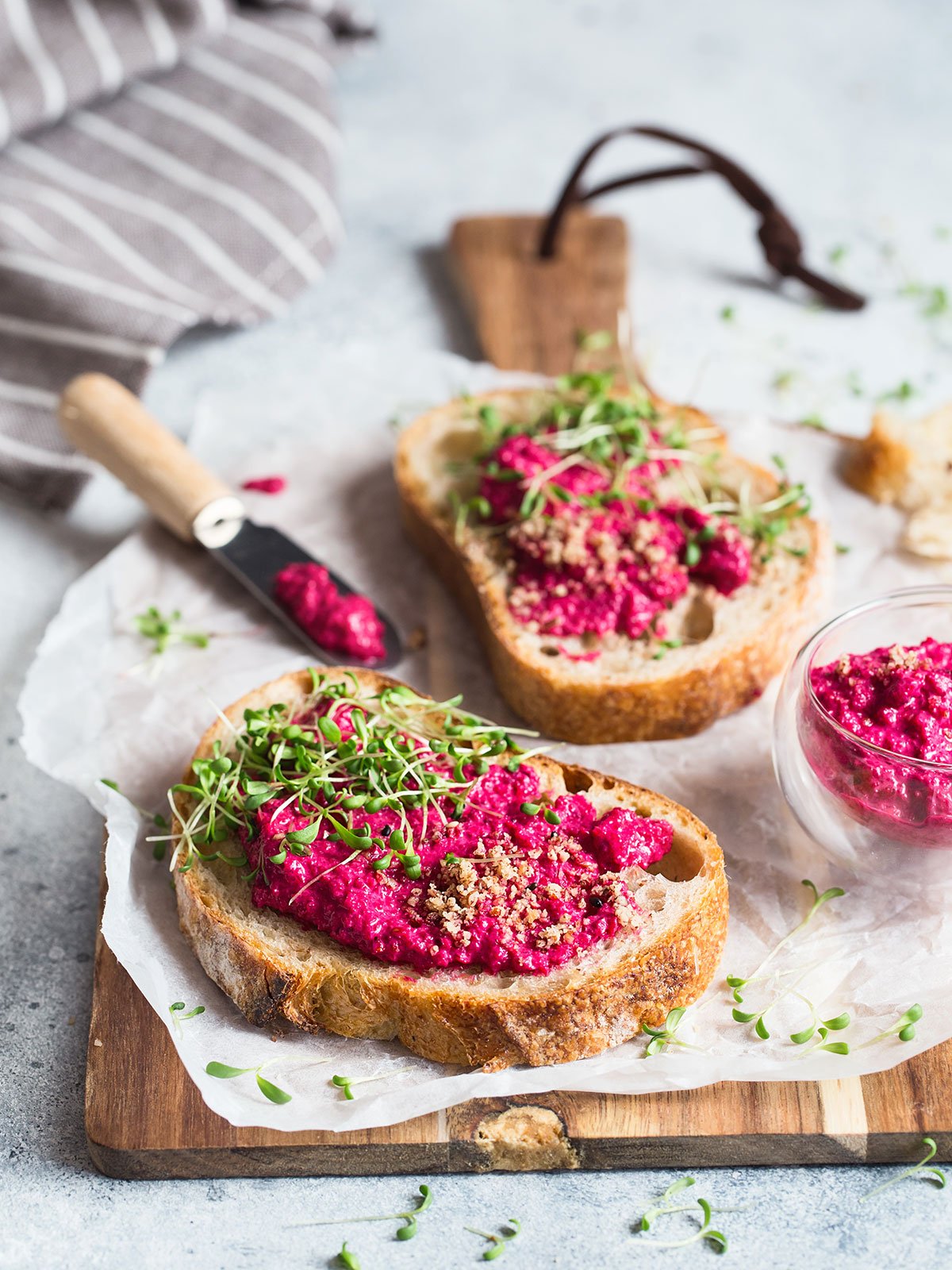 , Bread with Beetroot Hummus