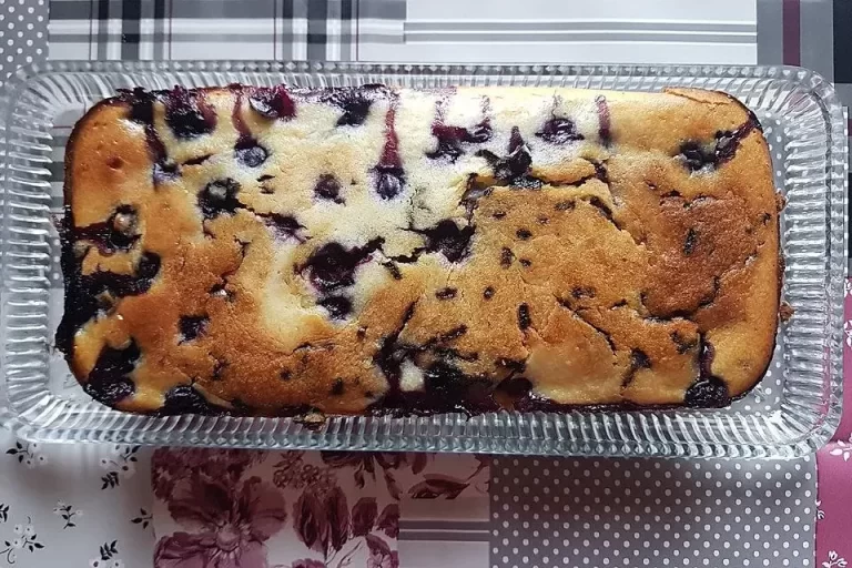 Bananenbrot mit Blaubeeren