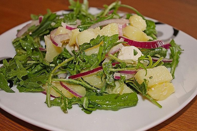 Kartoffelsalat mit Rucola und Schafskäse