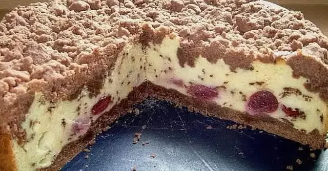 Quark Streuselkuchen mit Vanille Kirschfüllung