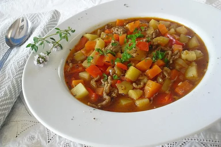 Serbische Kartoffelsuppe Rezept