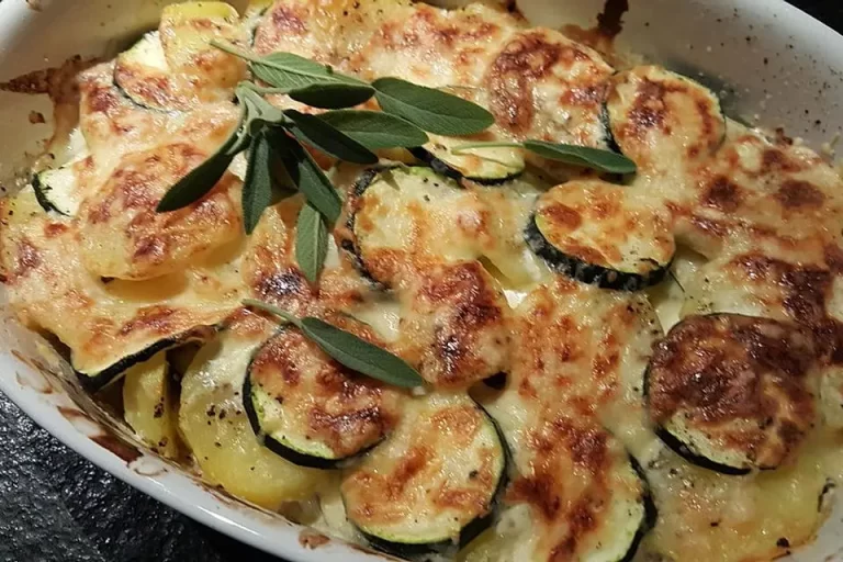 Zucchini Kartoffel Auflauf mit Knoblauch