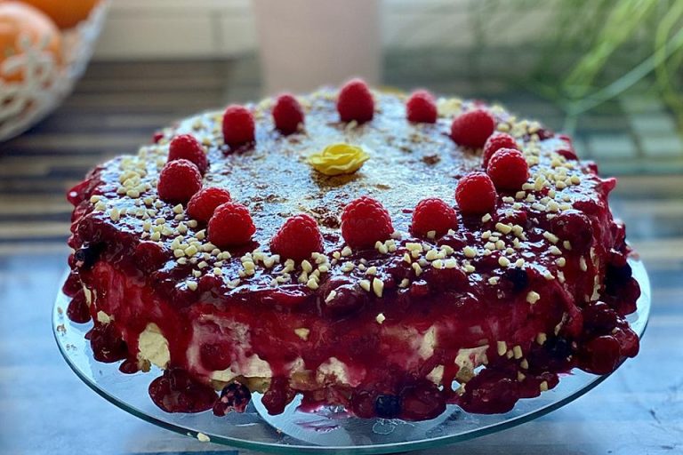 Waffeltorte mit Roter Grütze