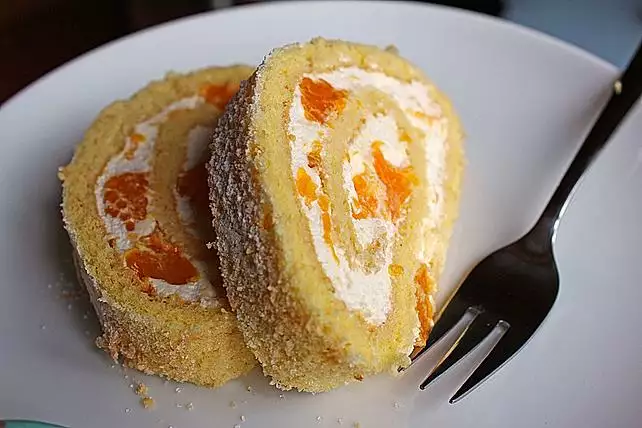 Mandarinen-Biskuitrolle Rezept