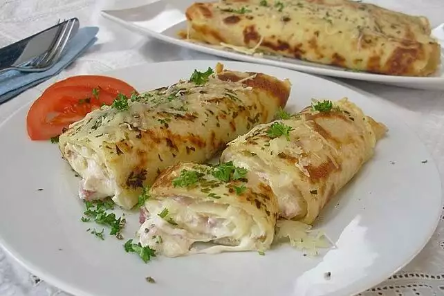 Pfannkuchen mit Schinken und Käse