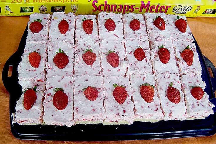 ERDBEER SCHMAND SCHNITTEN