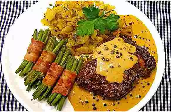 Rinderfilet mit grüner Pfeffersahnesoße