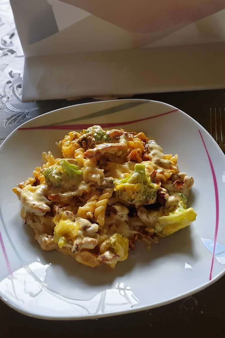 Gyrosauflauf mit Knoblauch und Sauce Hollandaise - Schnell Rezepte