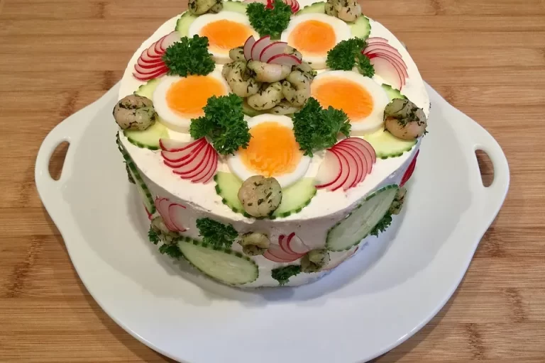 Festliche Sandwichtorte