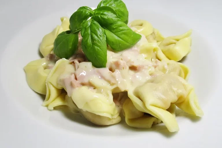 Tortellini mit Käse Sahne Sauce