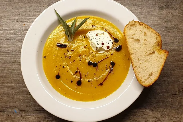 Cremige Butternut-Kürbissuppe