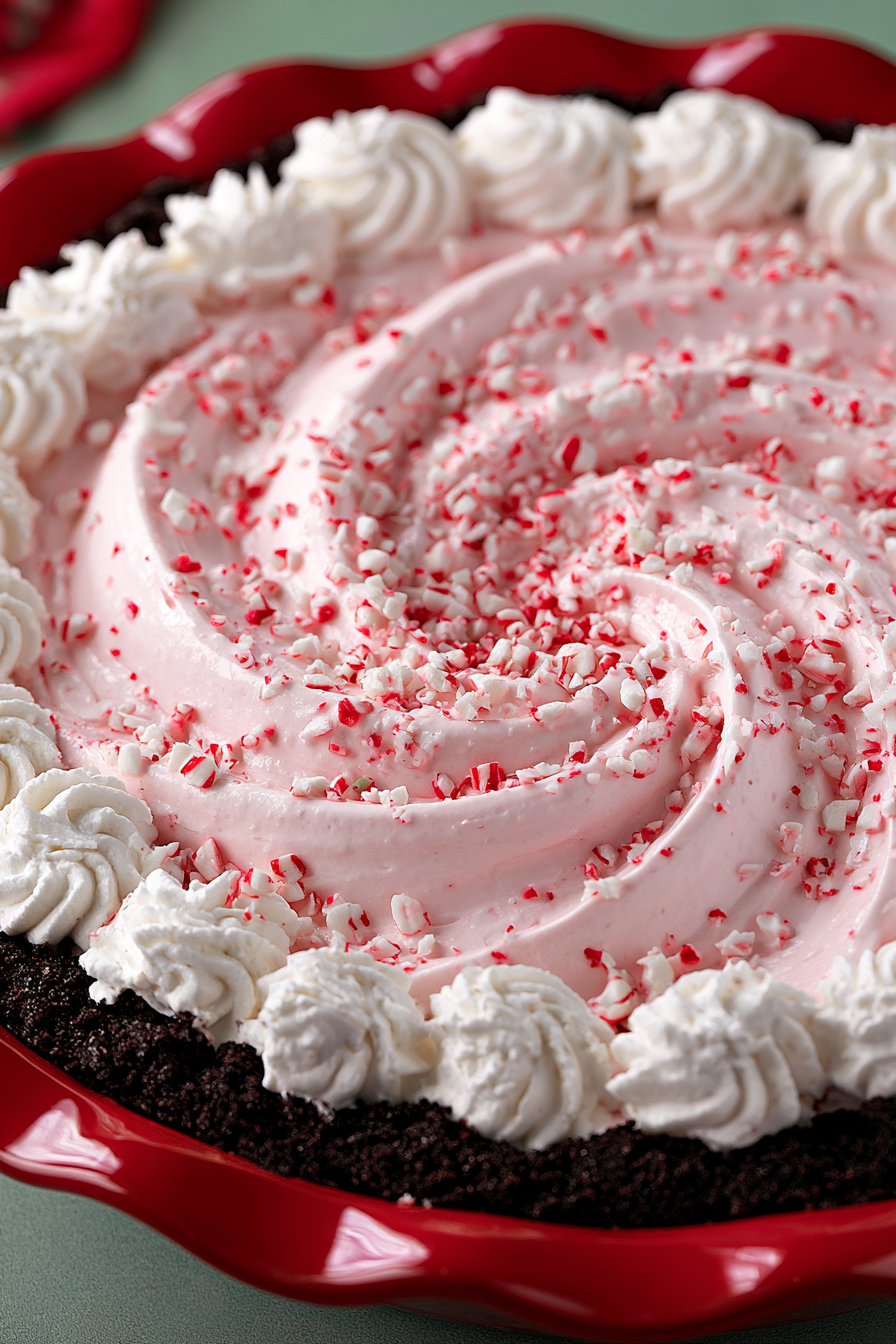 Creamy Christmas Peppermint Pie