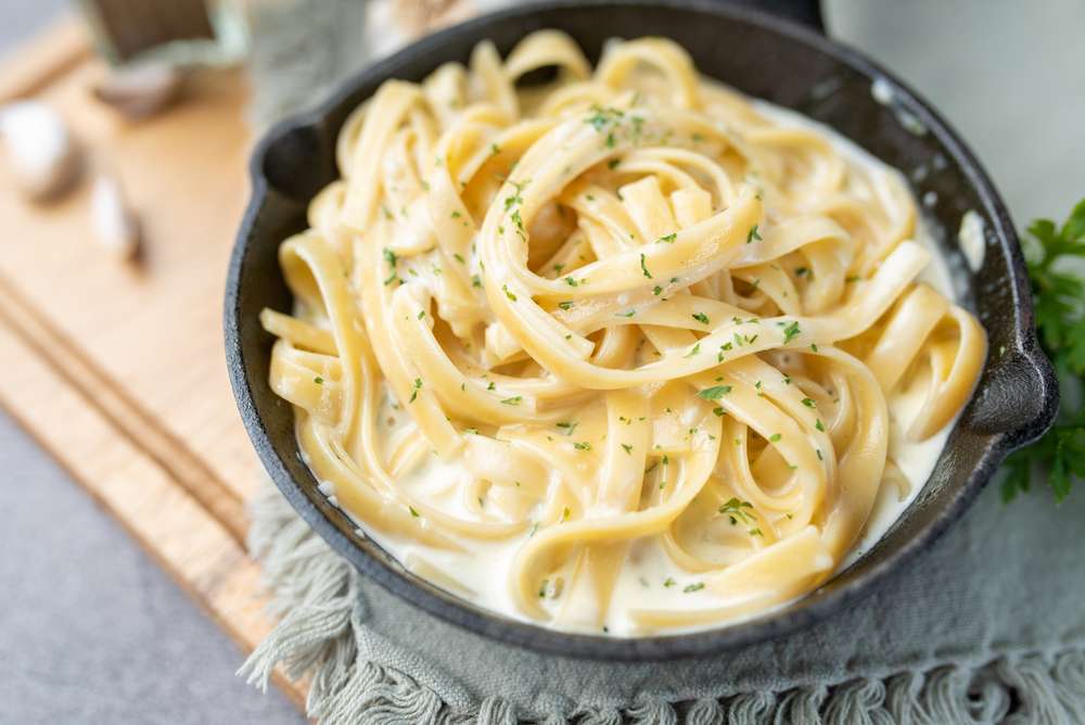 Homemade Alfredo Sauce: Creamy 15-Minute Classic