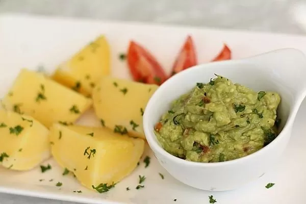 Avocado-Salsa an Pellkartoffeln